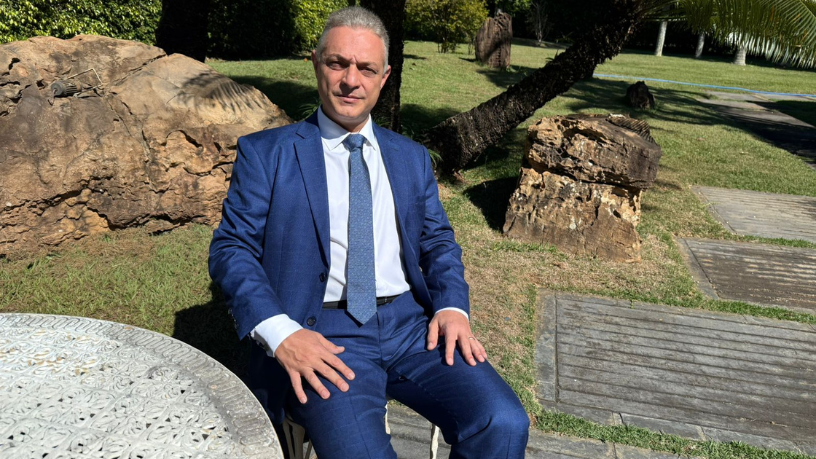 Leonardo Manzan analisa as barreiras fiscais e regulatórias que dificultam a entrada de pequenos agentes no mercado varejista de energia.