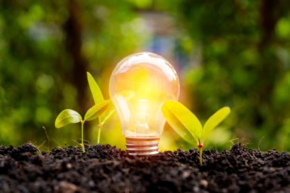 Como analisa Elias Assum Sabbag Junior, a combinação entre energia renovável e embalagens plásticas está redesenhando processos industriais para reduzir impacto ambiental com eficiência e escala.