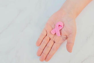 Sem educação em saúde, o rastreamento falha em alcançar quem mais precisa, alerta Vinicius Tadeu Sattin Rodrigues ao analisar os desafios do acesso à prevenção.